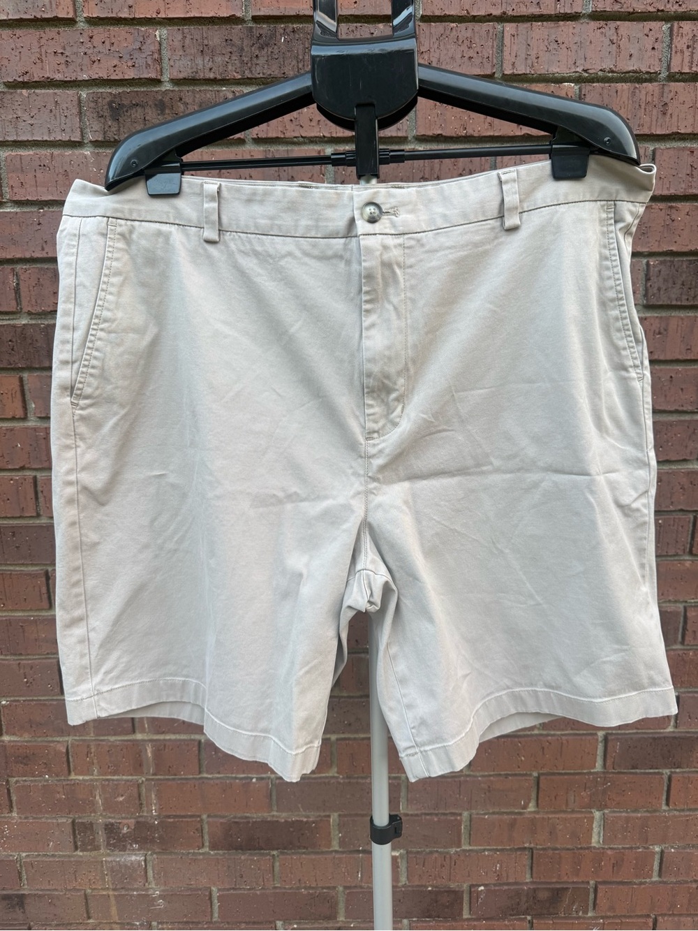 Vineyard Vines Breaker Shorts Size 40 Men's Khaki Chino 9" Inseam EUC Tan Golf